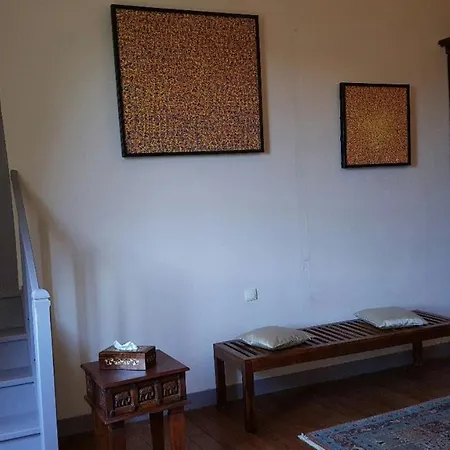 D'hotes Art Et Remparts Bed & Breakfast
